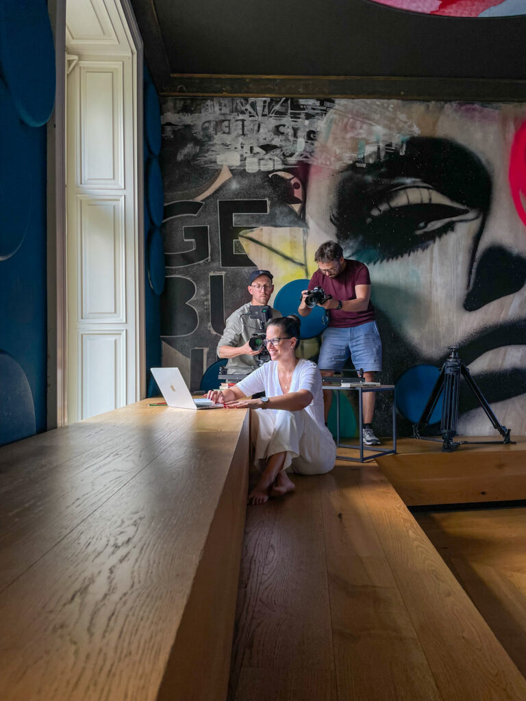 Správa sociálních sítí pro firmy v roce 2026: co funguje a co je ztráta peněz